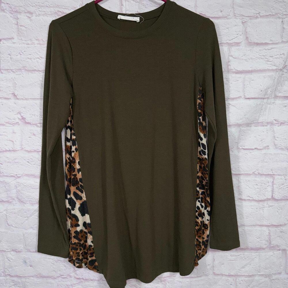 Zenana Small Women's Long Sleeve Top with Leopard Print Accents
